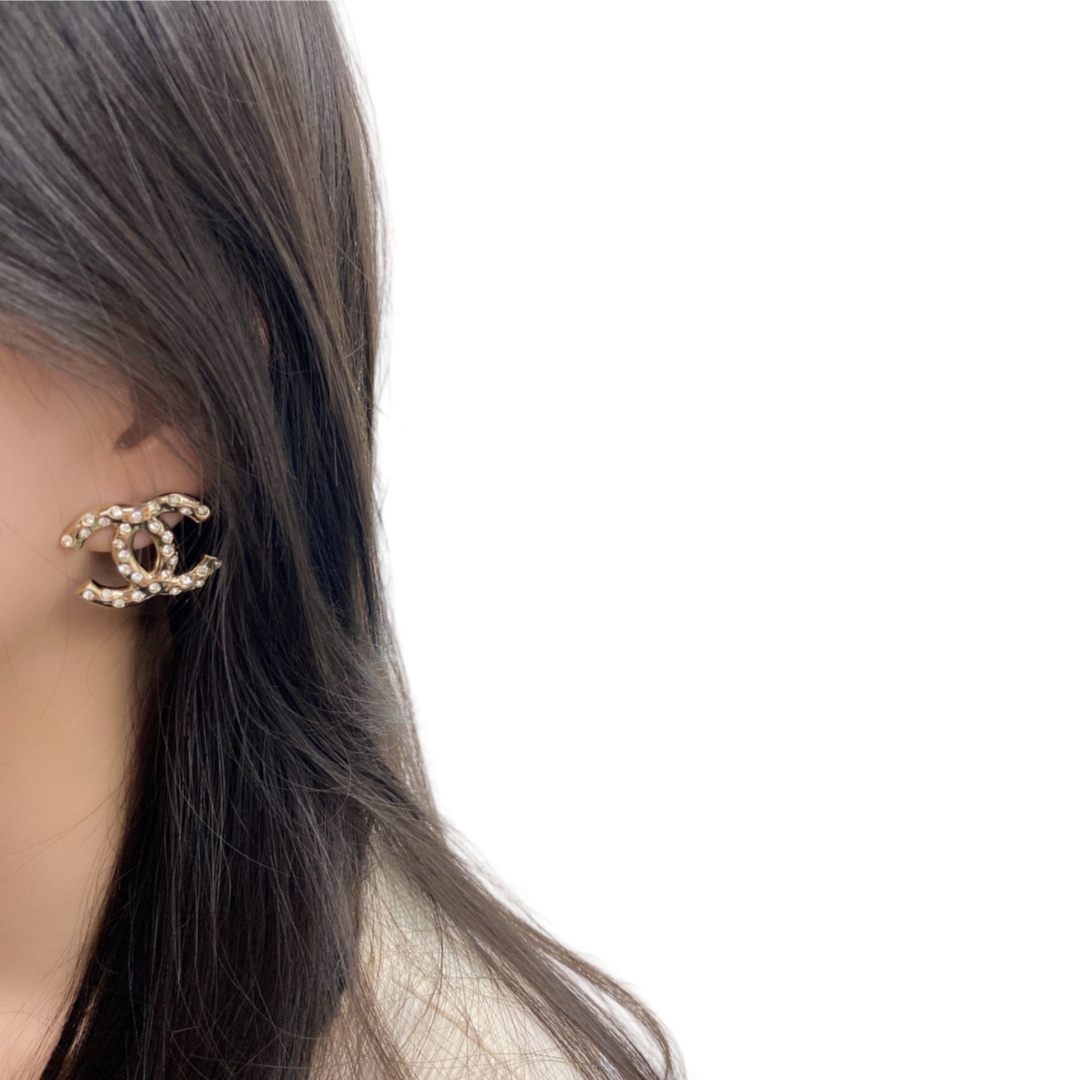 CCE855 24B Metal cc logo stud earring - ccjewelryacc