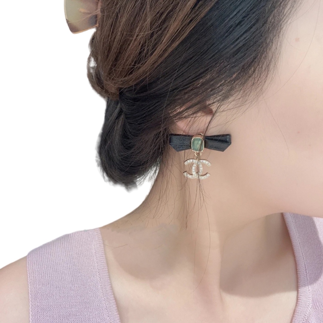 CCE797 Leater bowknot oval green pearl with crystal cc logo stud earrings - ccjewelryacc