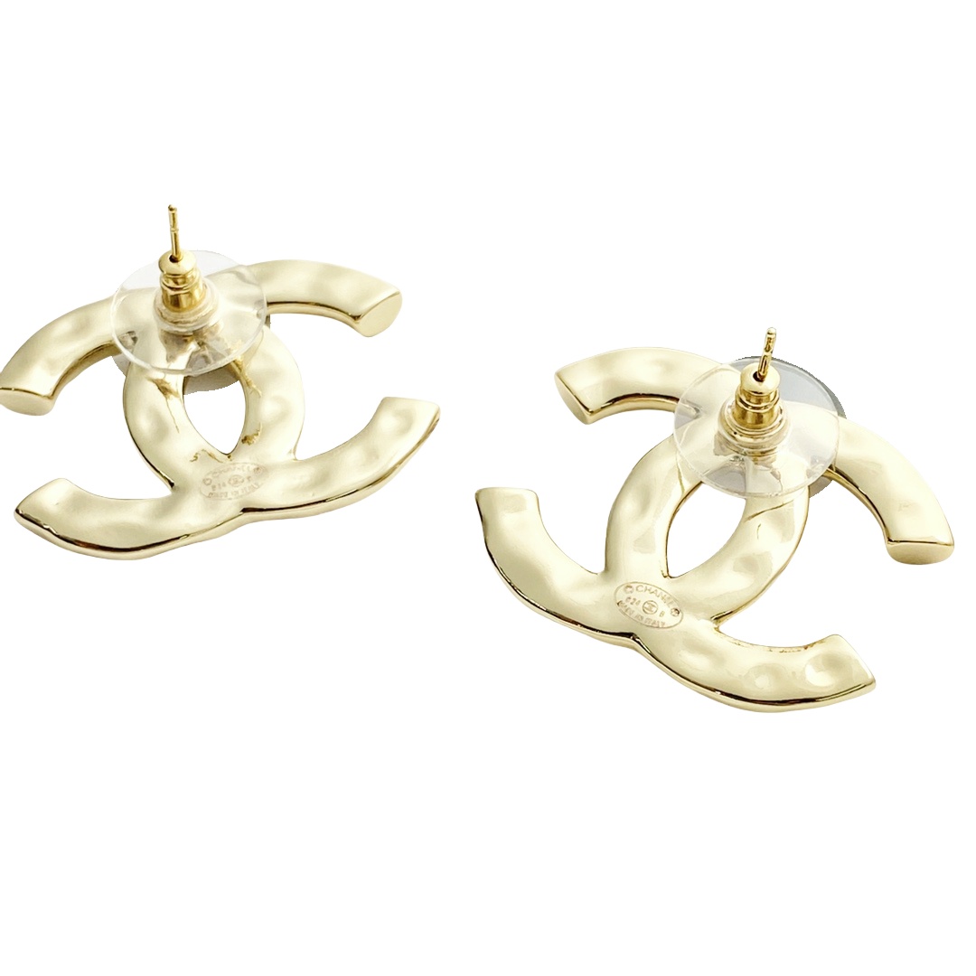 CCE855 24B Metal cc logo stud earring - ccjewelryacc