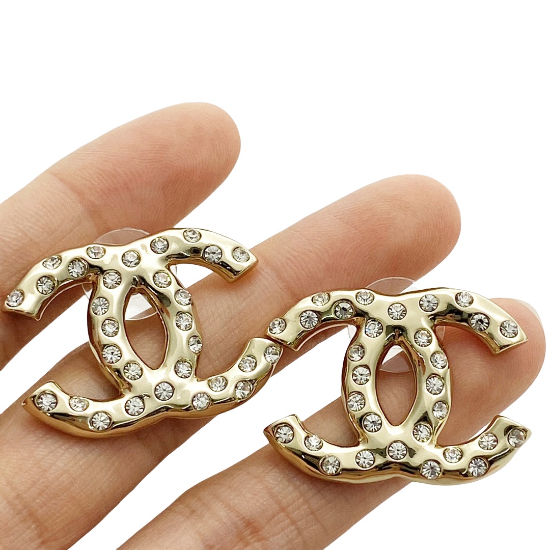 CCE855 24B Metal cc logo stud earring - ccjewelryacc