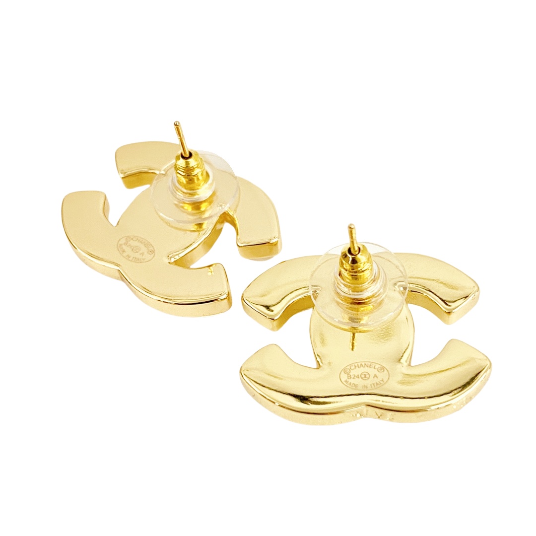 CCE697 24A Métiers d’art Collection White Quilted  resin hook earring - ccjewelryacc