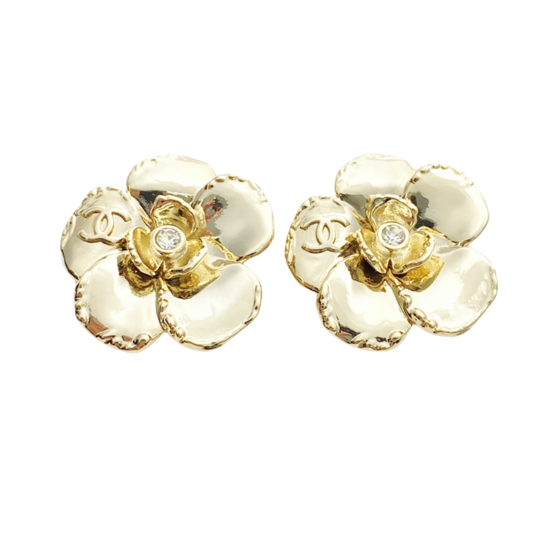 CCE285 Chanel Gold camellia stud earrings - ccjewelryacc