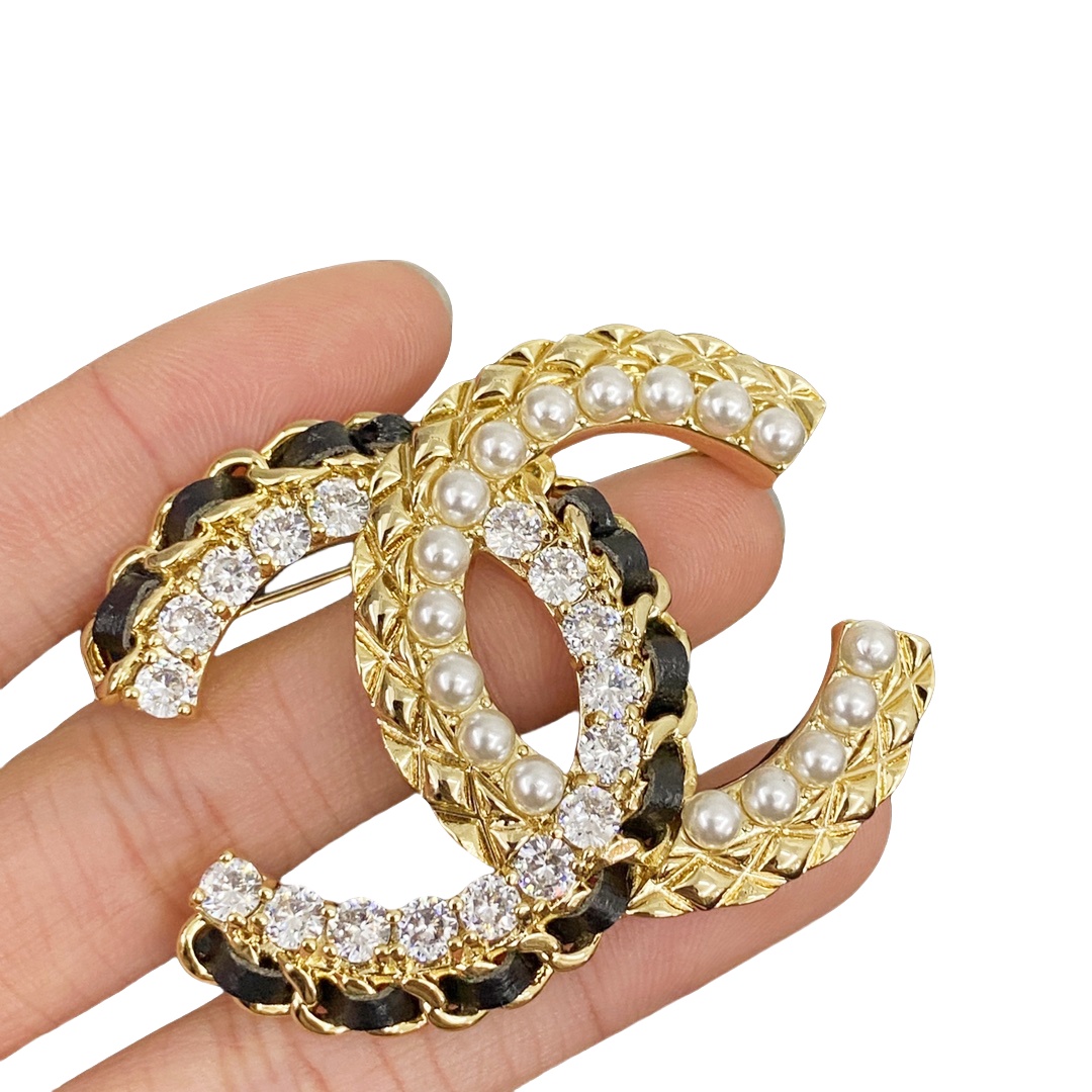 BCB067 Metal leather rhinestone and pearl  CC Logo brooch pines - ccjewelryacc