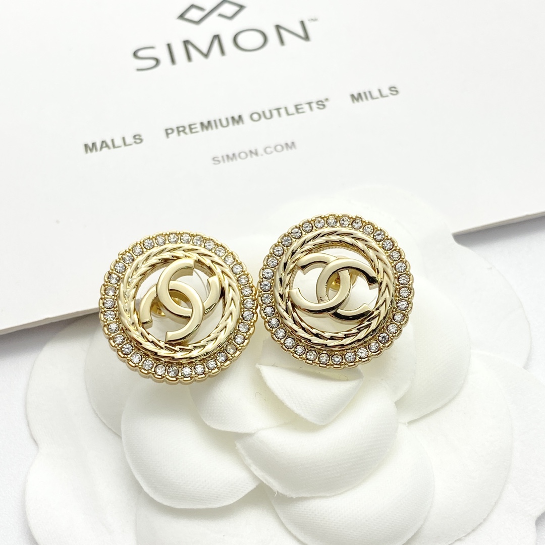 CCE155 Round crystal CC logo stud earrings - ccjewelryacc