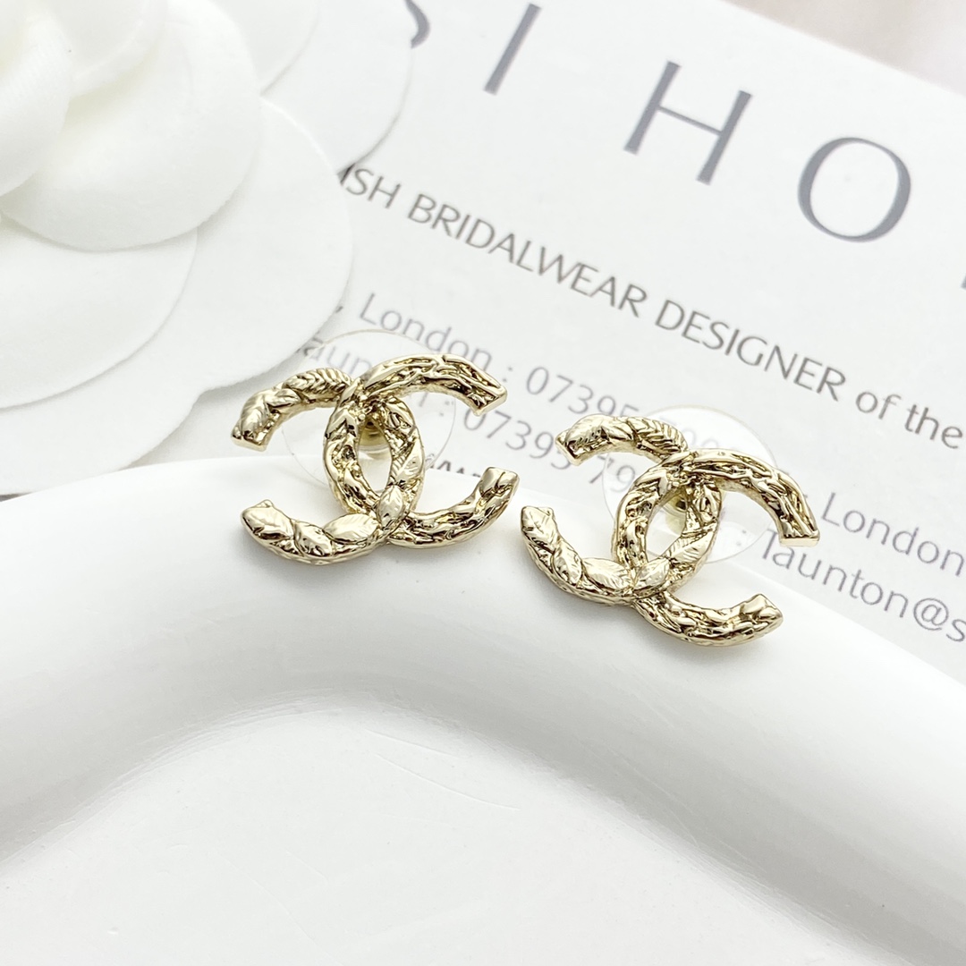 CCE303 Metal gold cc logo stud earrings - ccjewelryacc