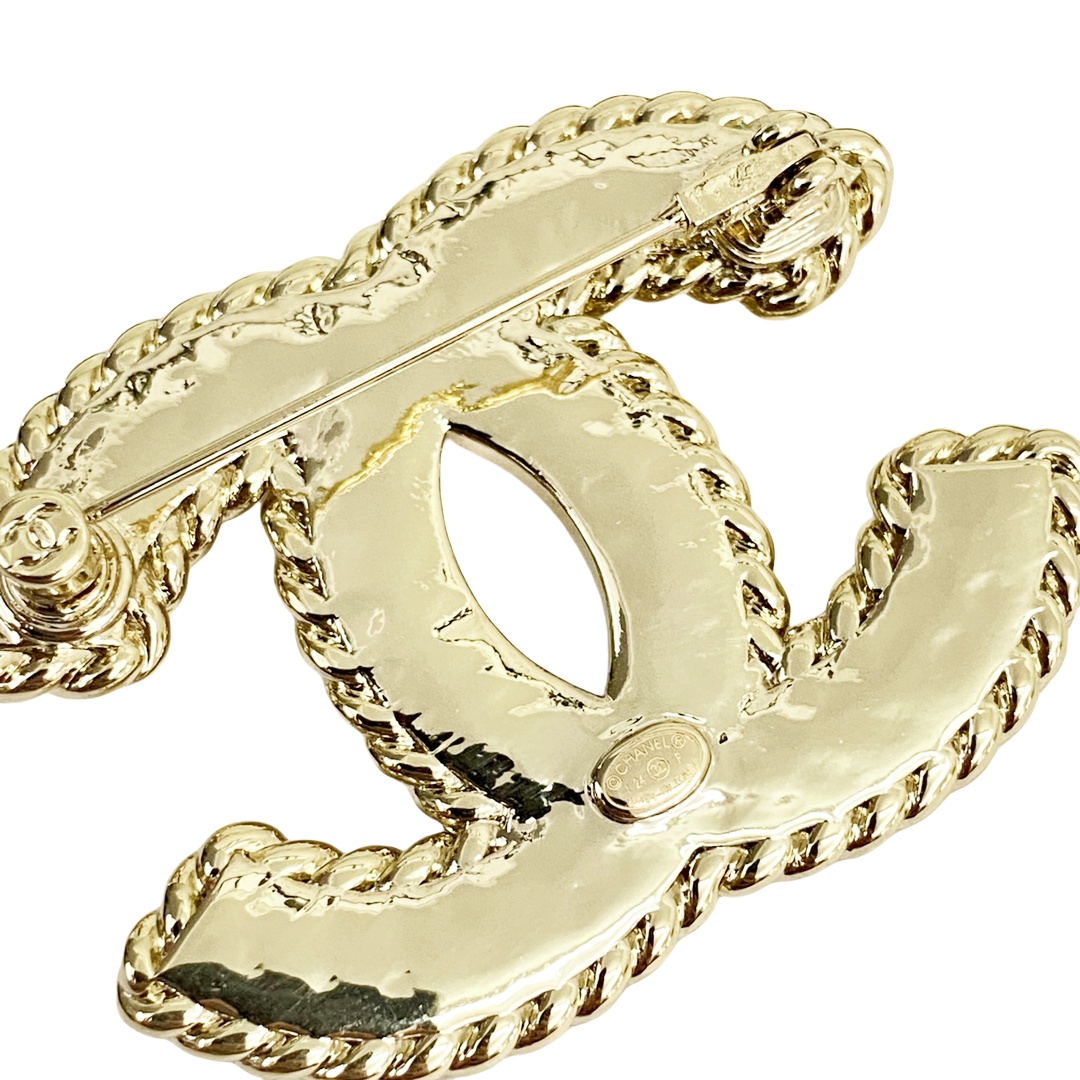 BCB425 Black enamel CC brooch pin - ccjewelryacc