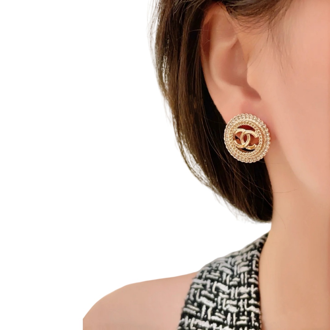 CCE155 Round crystal CC logo stud earrings - ccjewelryacc