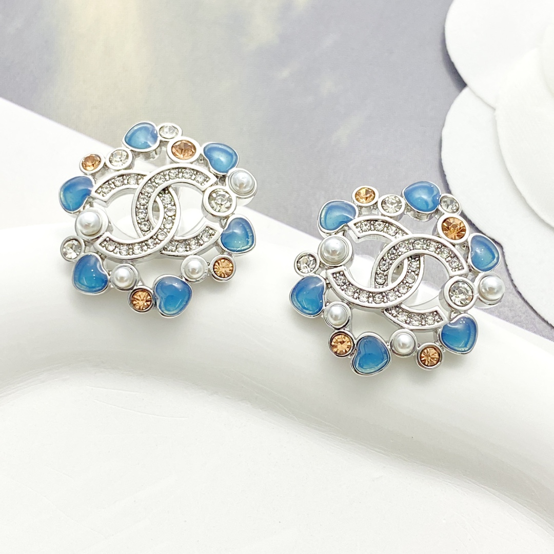 CCE302 Chanel Blue heart hollow cc logo stud earrings - ccfashionjewelry