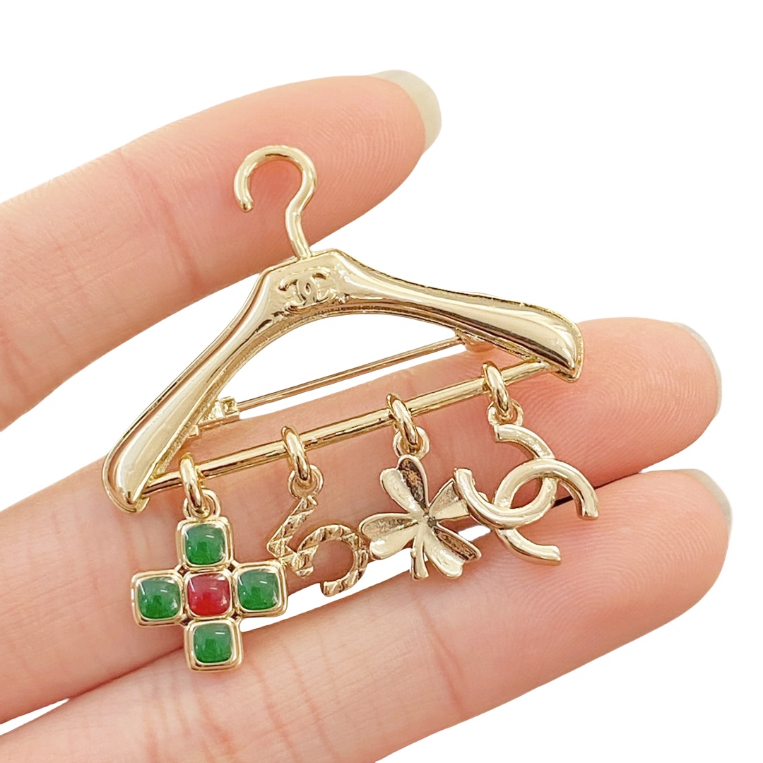 BCB507 Metal hanger with clover flower No 5 cross cc logo charms brooch safety pin - ccjewelryacc
