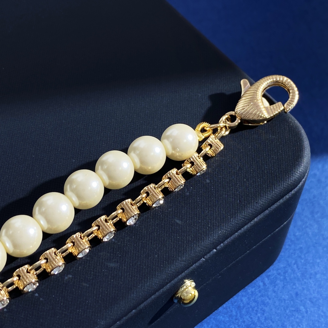 CCS026 Chanel pearl and metal chain bracelet - ccjewelryacc