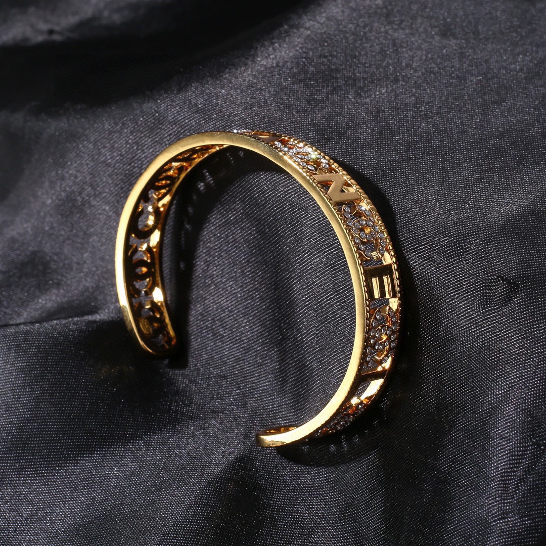 CCS196 Metal crystal hollow out cc logo bangle bracelet - ccjewelryacc