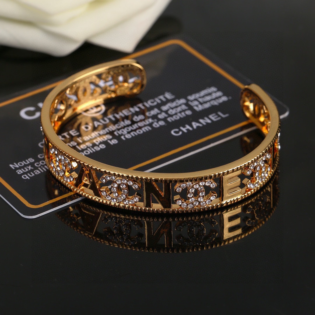 CCS196 Metal crystal hollow out cc logo bangle bracelet - ccjewelryacc