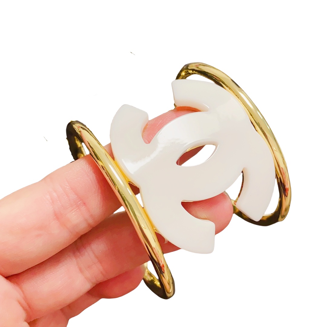 CCS130 Metal with CC acrylic cuff bracelet - ccjewelryacc