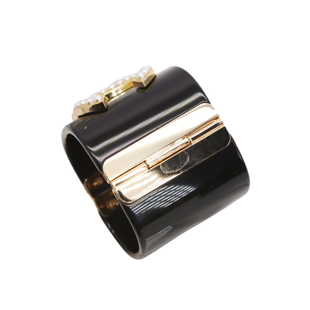 CCS068 CC acrylic cuff bracelet - ccjewelryacc