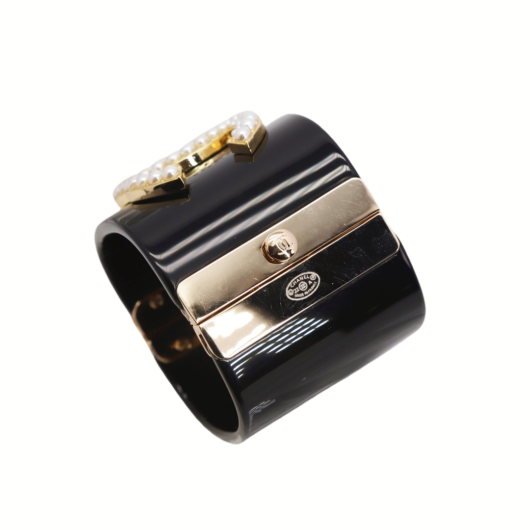 CCS068 CC acrylic cuff bracelet - ccjewelryacc