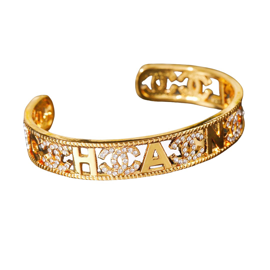CCS196 Metal crystal hollow out cc logo bangle bracelet - ccfashionjewelry