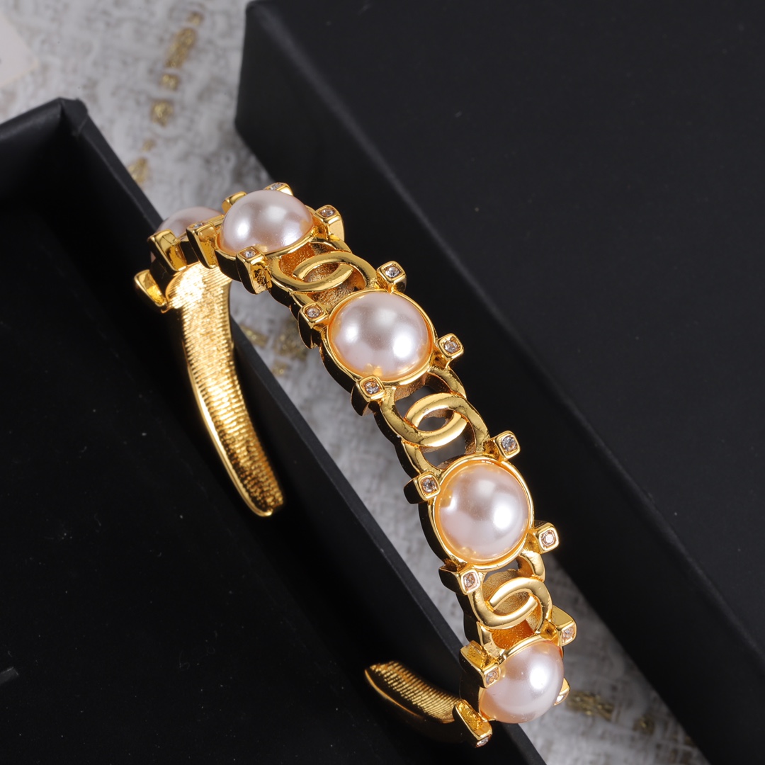 CCS093 chanel cuff bracelet gold - ccjewelryacc