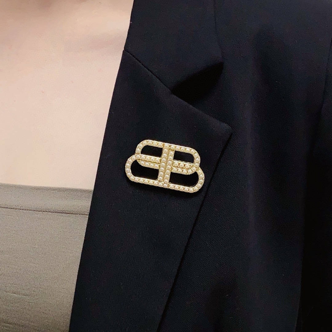 BAB004 Balenciaga BB Brooch pin with pearl - ccjewelryacc