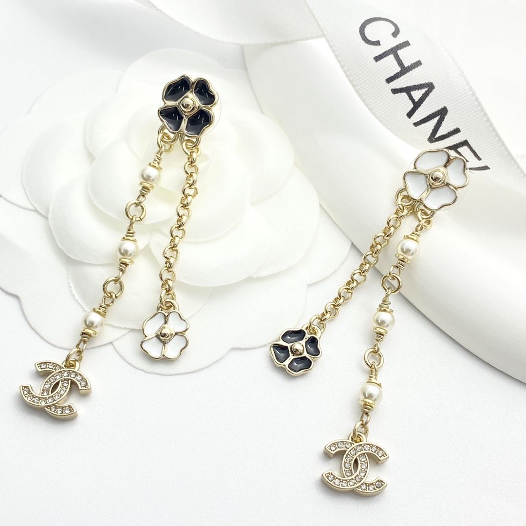 CCE305 Chanel white and black enamel clover flower tassels earring - ccjewelryacc