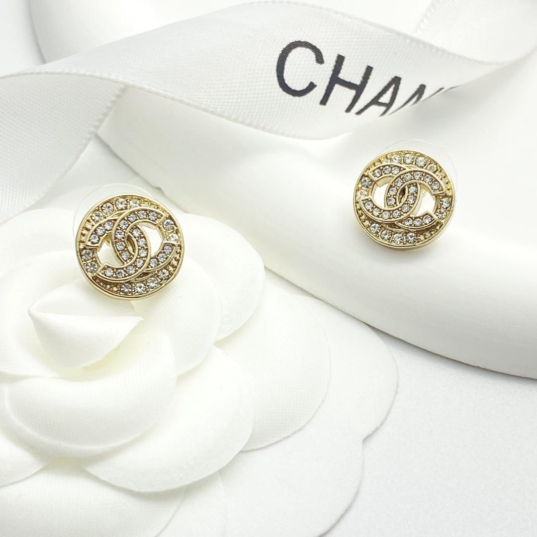 CCE304 Crystal round cc stud earrings - ccjewelryacc