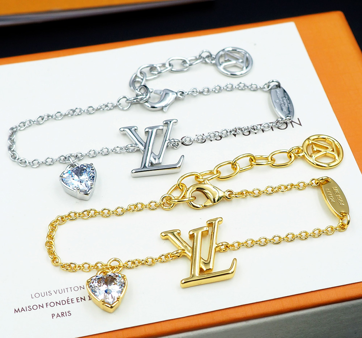 LVS084 M1342A LV Iconic Heart Bracelet - ccjewelryacc