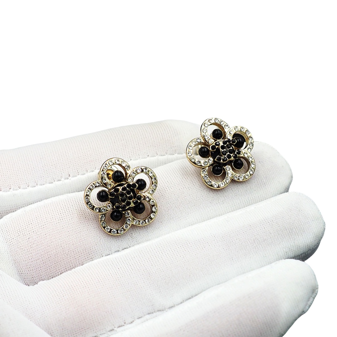 CCE314 Chanel black flower stud earrings - ccjewelryacc