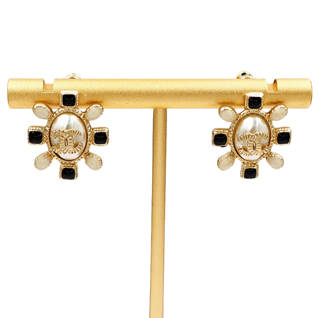 CCE315 Chanel stud earring - ccjewelryacc