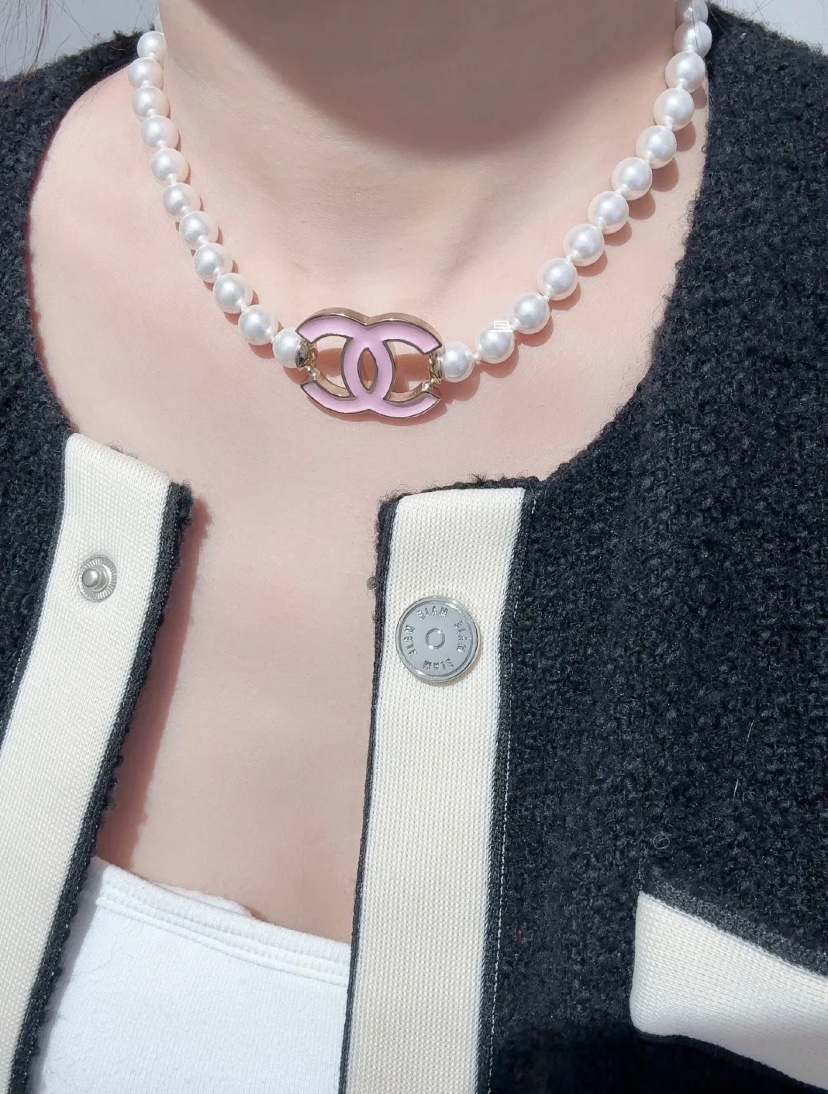 CCN202 Chanel 25 Pink enamel CC pearl choker necklace - ccjewelryacc