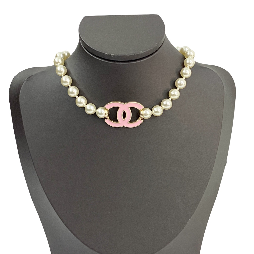 CCN202 Chanel 25 Pink enamel CC pearl choker necklace - ccjewelryacc
