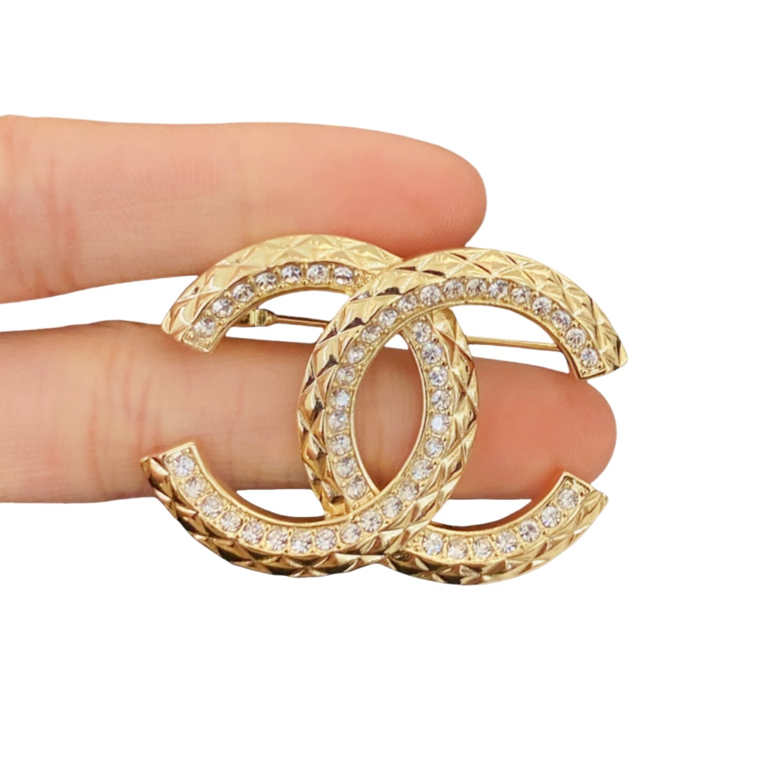 BCB574 Chanel CC Logo brooch pin in metal and crystal - ccfashionjewelry