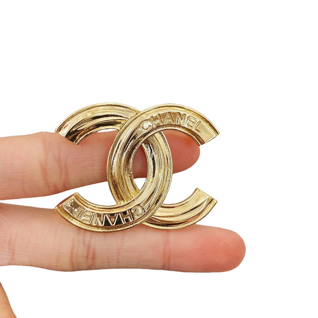 BCB336 Metal CC Logo brooch Pin - ccjewelryacc