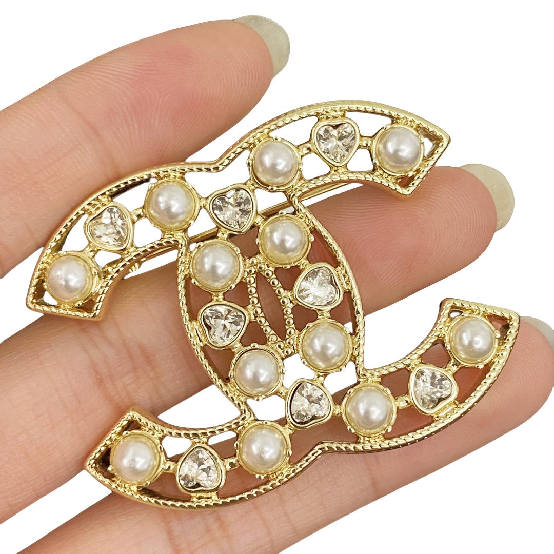 BCB573 Chanel Hollow heart crystal and pearls cc logo brooch pin - ccjewelryacc