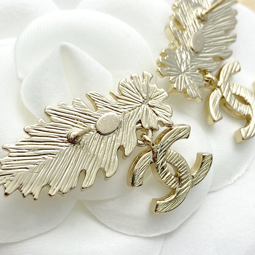 CCE322 Chanel feather cc earrings - ccjewelryacc