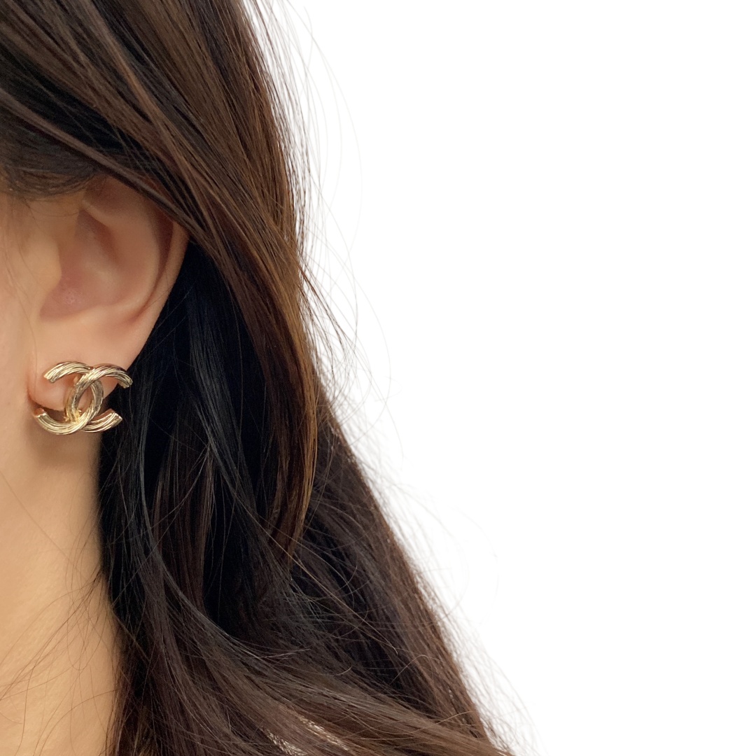 CCE329 Metal Gold cc logo stud earrings - ccjewelryacc