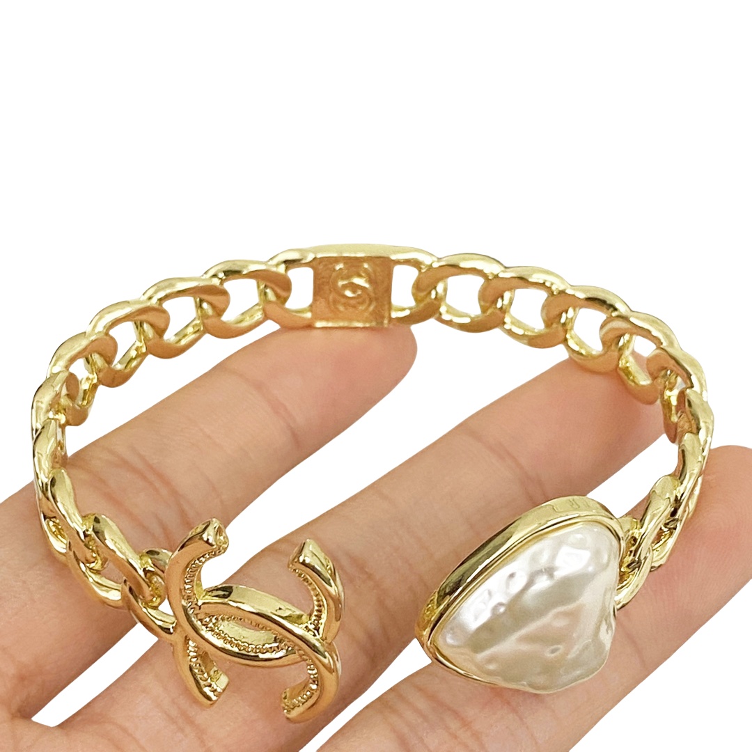 CCS043 Metal chain Heart CC Bracelet - ccjewelryacc