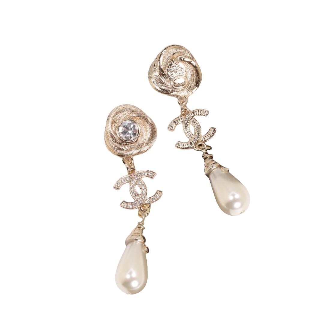 CCE339 Chaenl Twisted metal cc logo earrings for women - ccjewelryacc