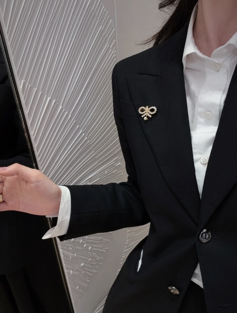 CDB062 Dior stone bowknot brooch pin for women - ccjewelryacc