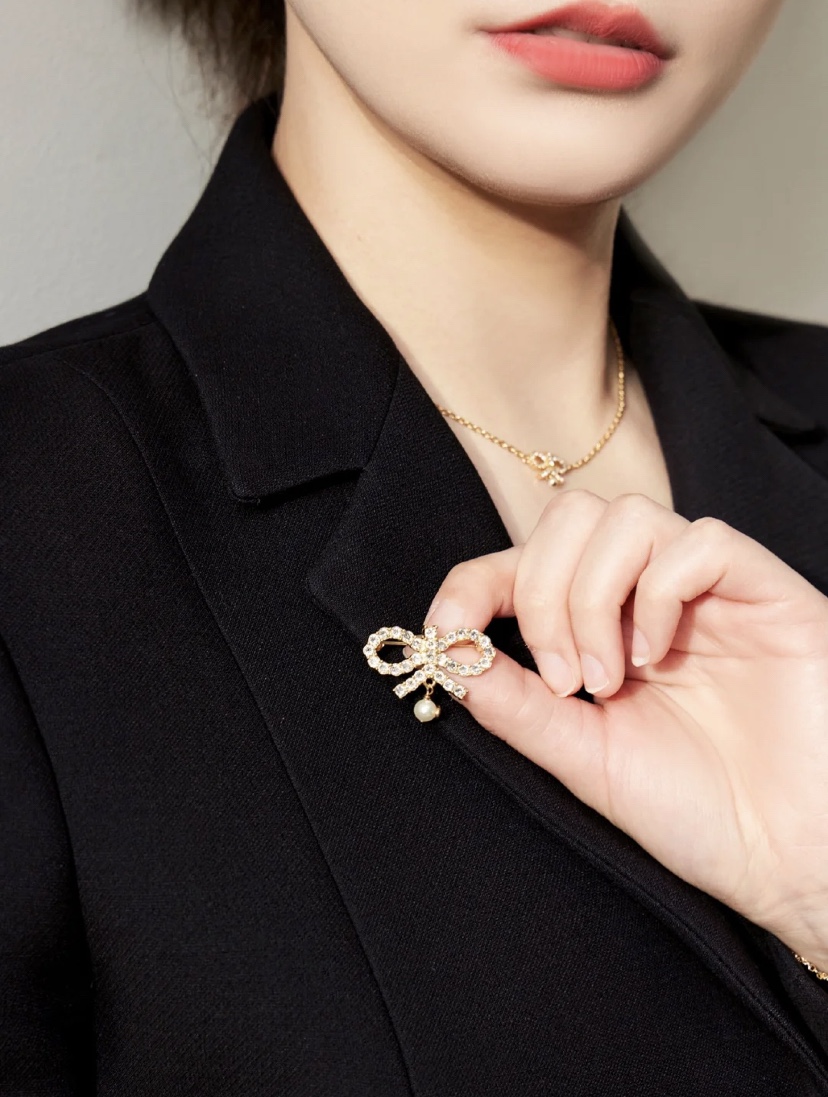 CDB062 Dior stone bowknot brooch pin for women - ccjewelryacc