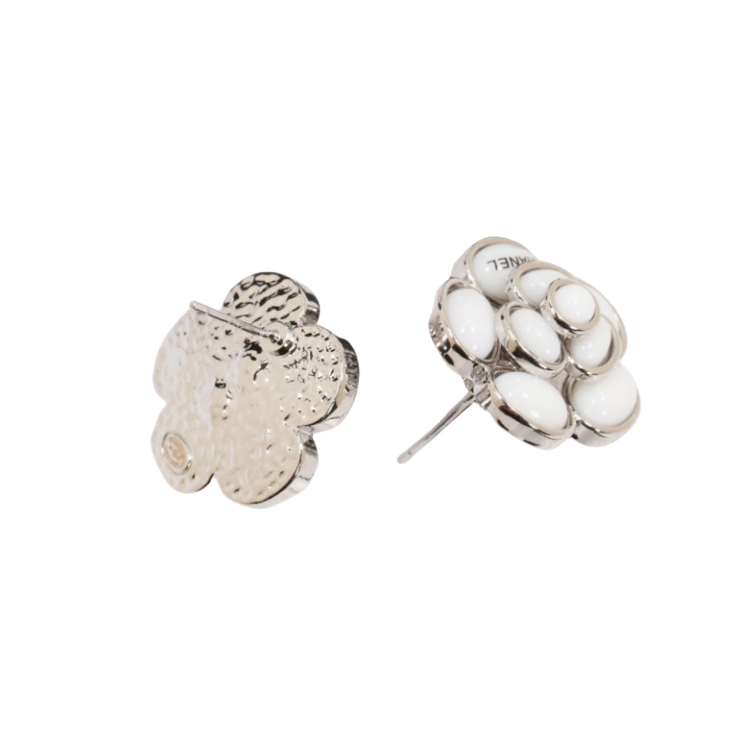 CCE349 Chanel white Ceramics Camellia stud earrings for women - ccjewelryacc