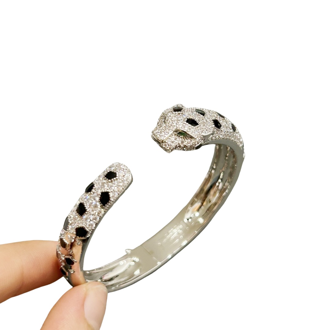 CTSV042 18k White Gold Panthère de Cartier bracelet, medium model, semi-paved - ccjewelryacc