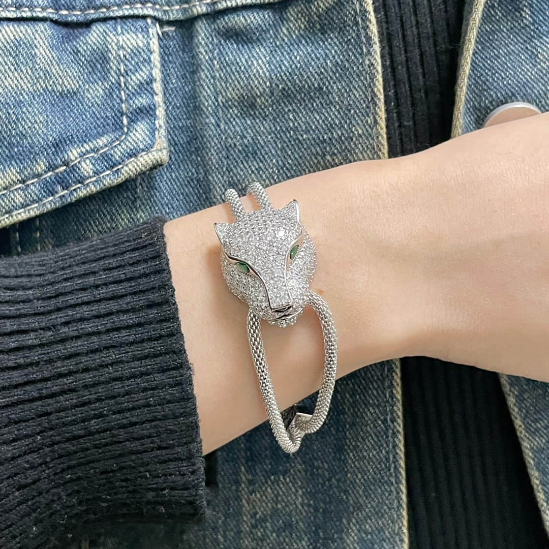 CTSV044 18k White Gold Panthère de Cartier bracelet, paved - ccjewelryacc