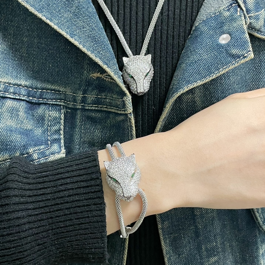 CTSV044 18k White Gold Panthère de Cartier bracelet, paved - ccjewelryacc