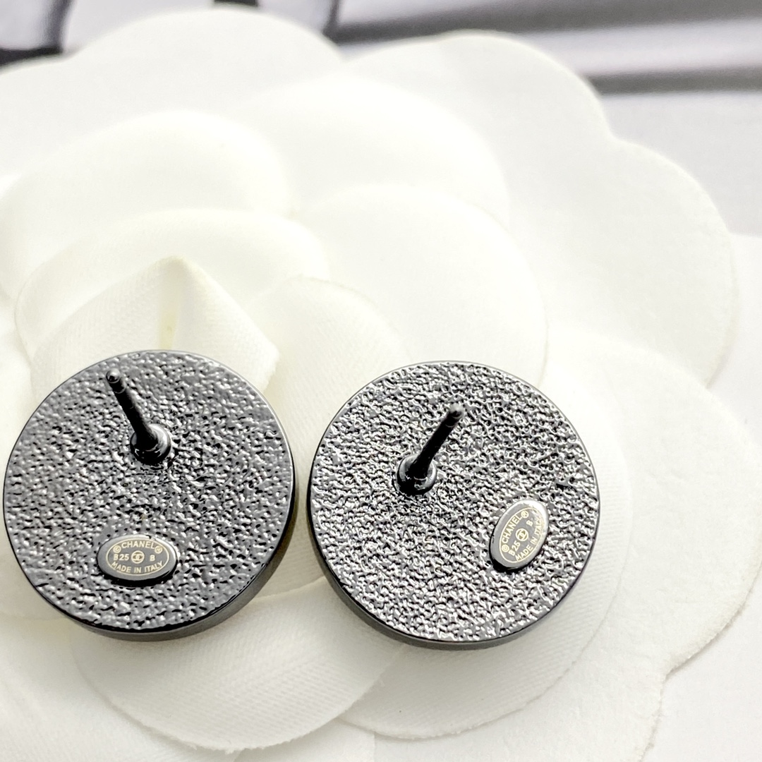 CCE358 Chanel Pink enamel stud earrings with black finish - ccjewelryacc