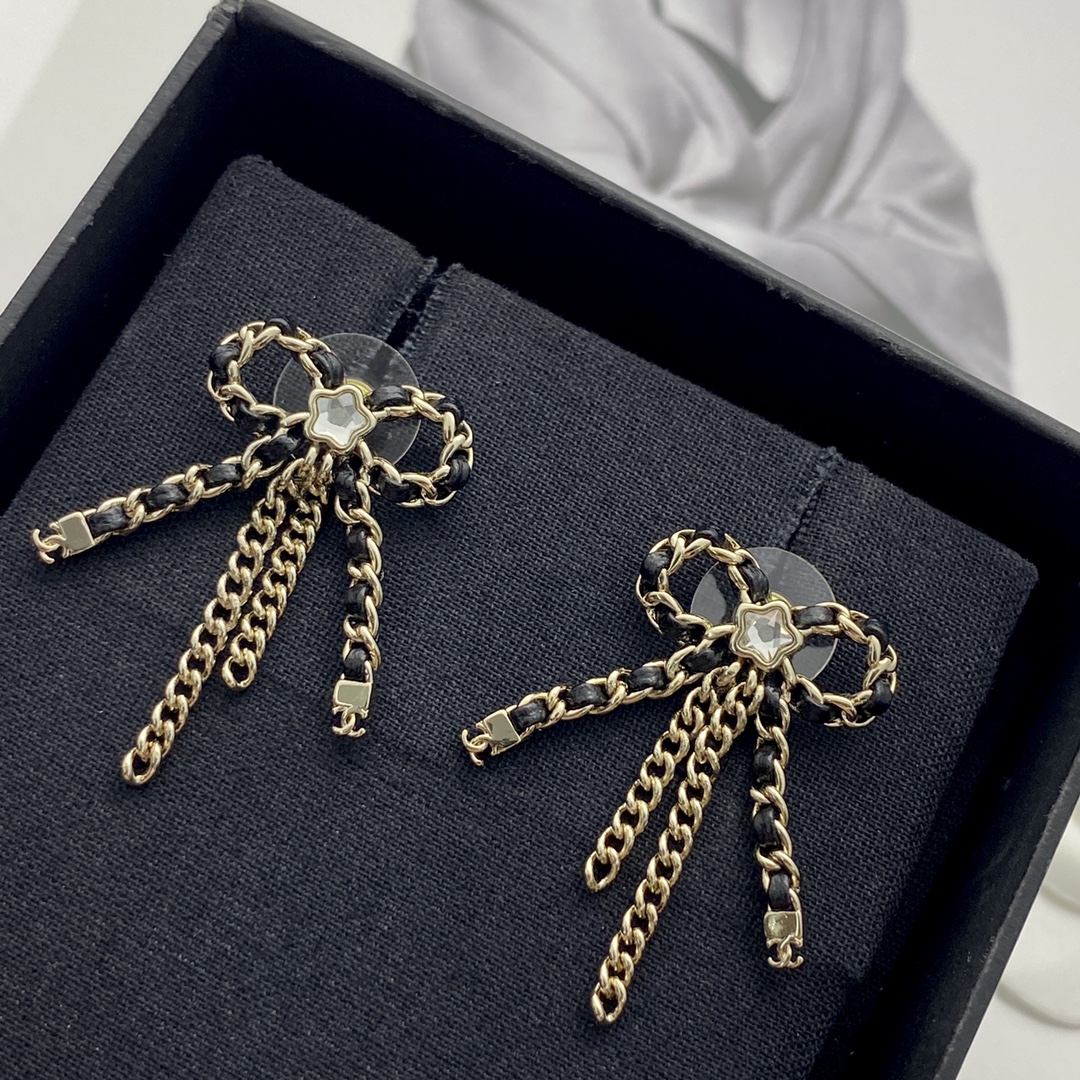 CCE357 Chanel 25 Metal leather bow earrings for women - ccjewelryacc
