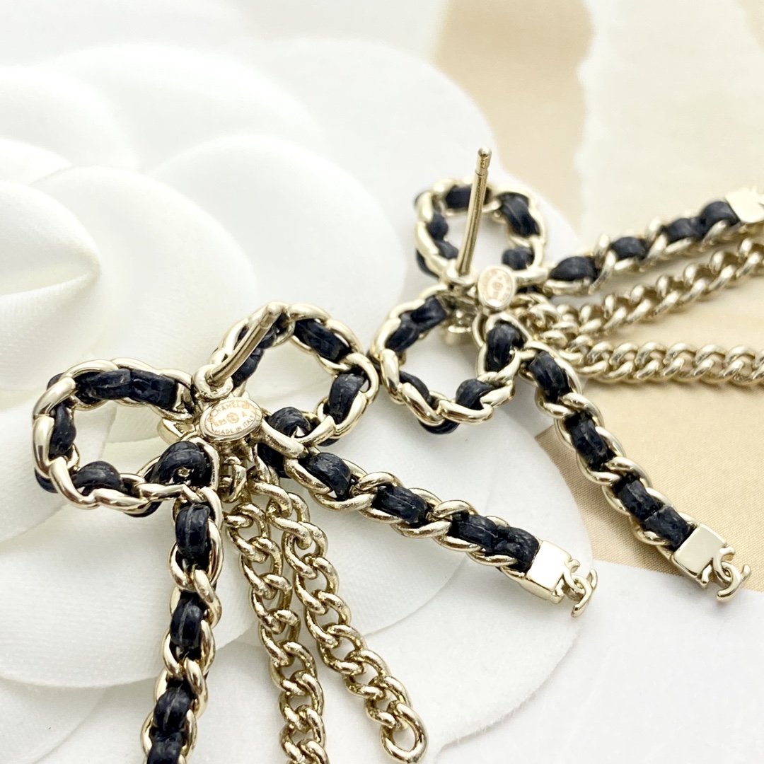 CCE357 Chanel 25 Metal leather bow earrings for women - ccjewelryacc