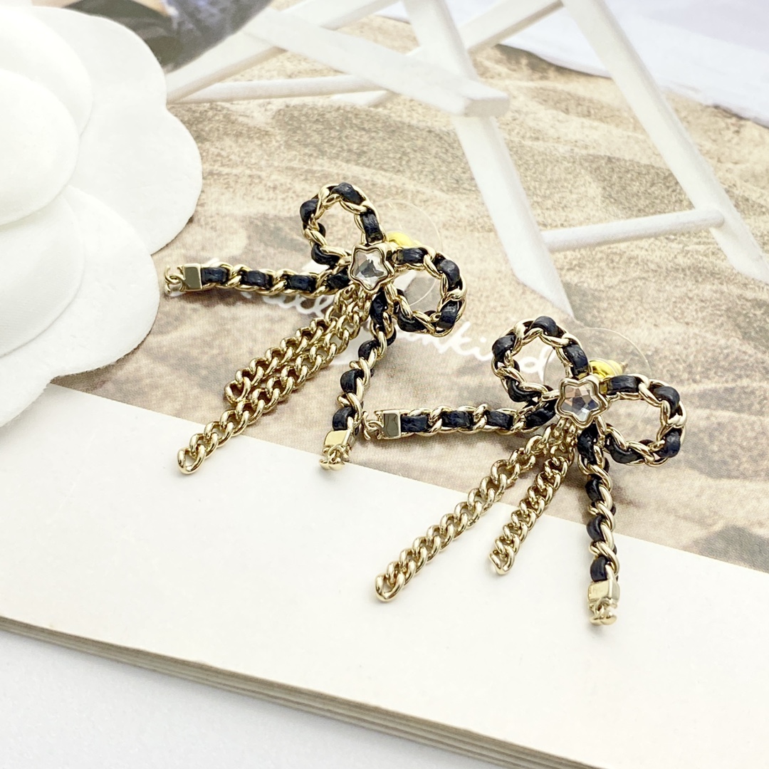 CCE357 Chanel 25 Metal leather bow earrings for women - ccjewelryacc