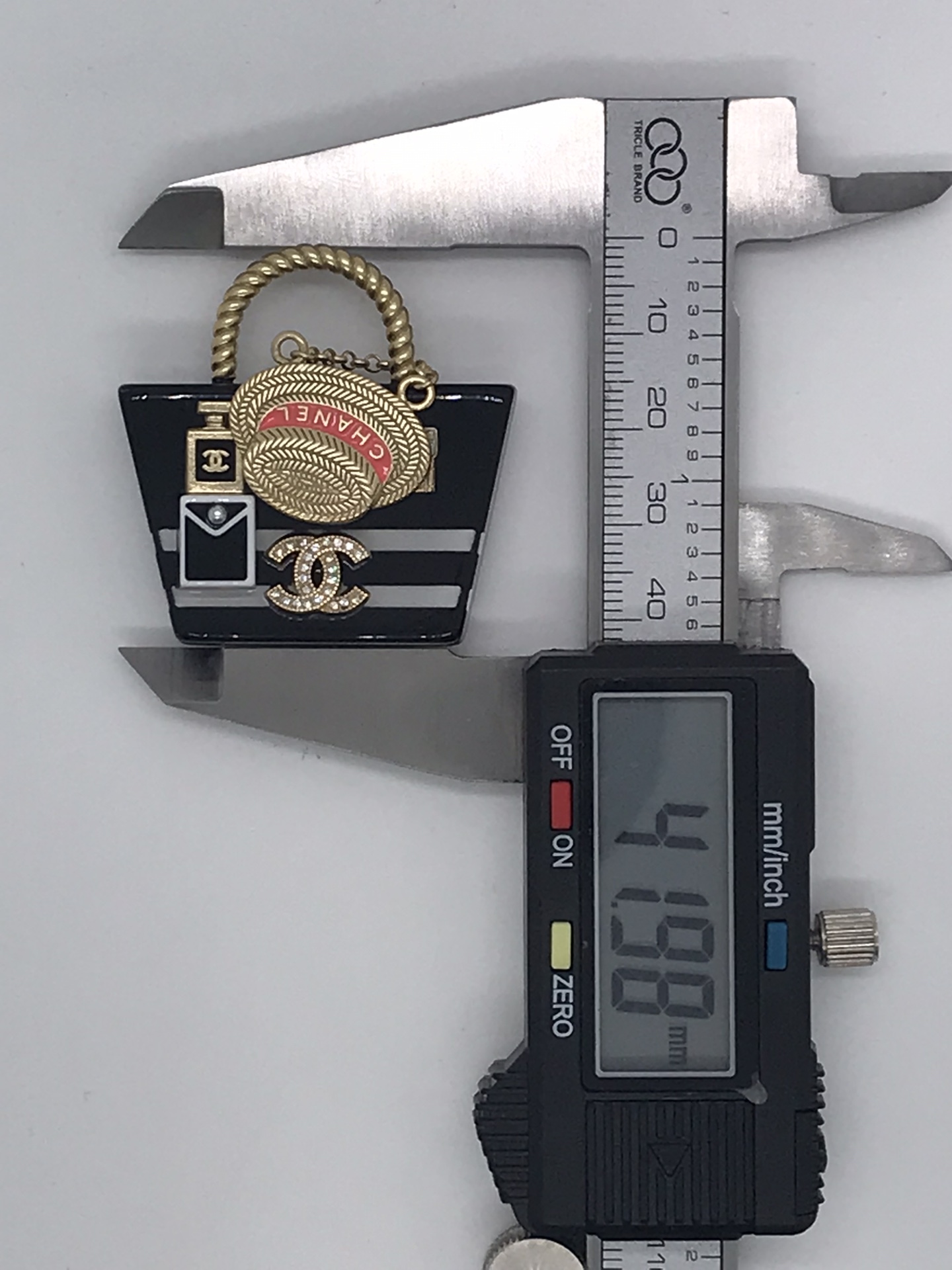 BCB598 Chanel Flower basket straw hat acrylic brooch - ccjewelryacc