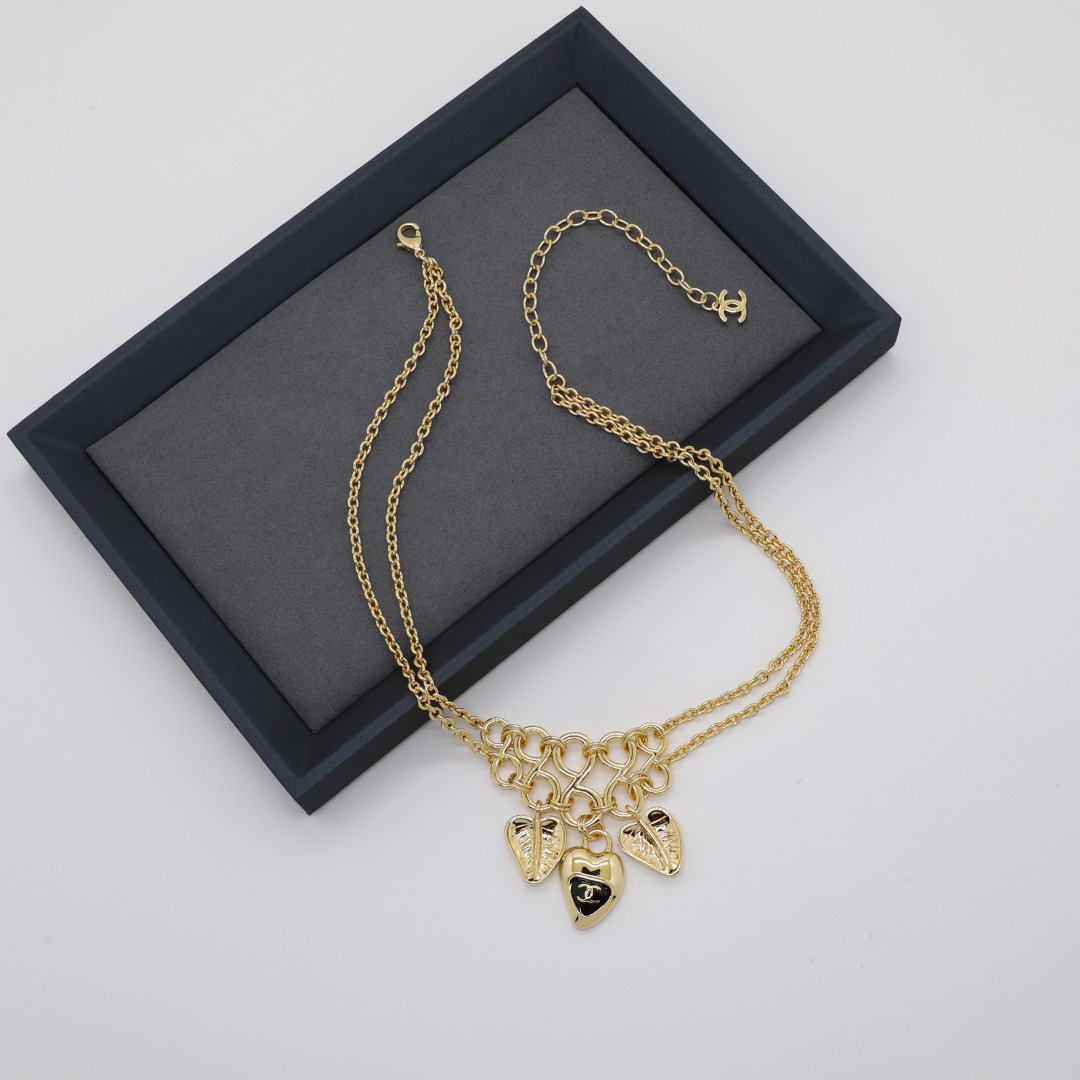 CCN036 Chanel Gold leaf heart pendant necklace - ccjewelryacc