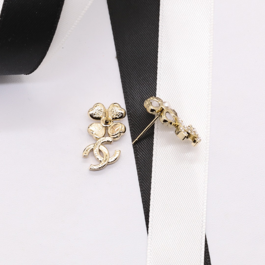 CCE367 Chanel crystal heart four clover dangle earrings for women - ccjewelryacc