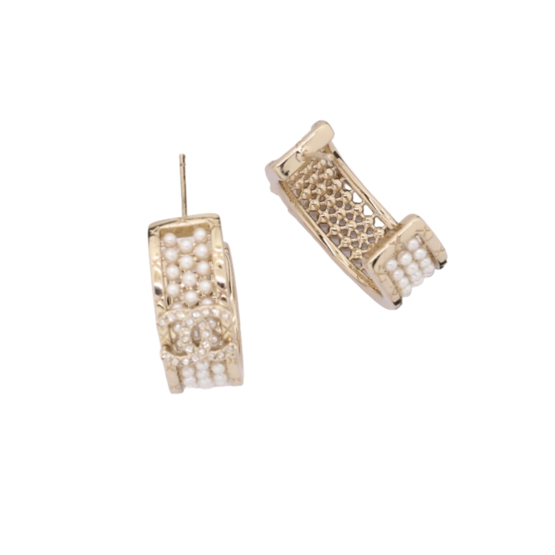 CCE361 Chanel pearl crystal hook earrings for women - ccjewelryacc